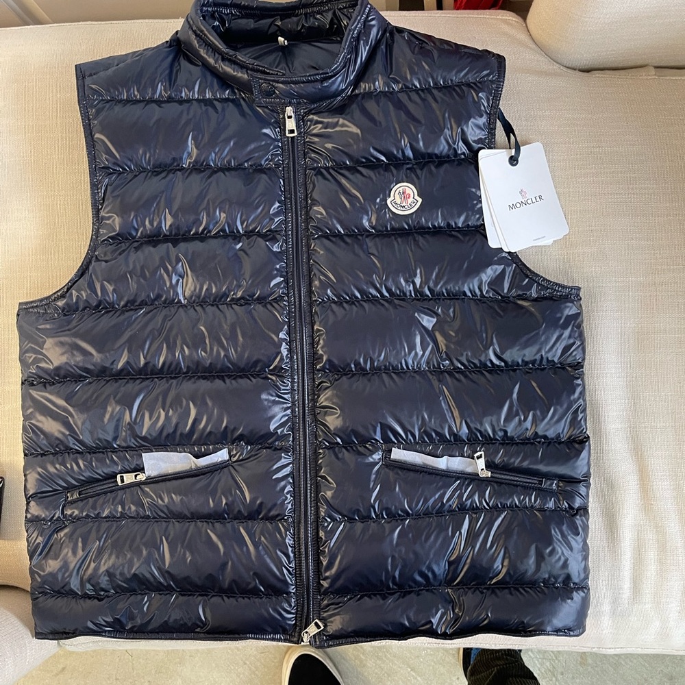 Brand New MONCLER VEST GUI Size 6 (Adult Moncler size)